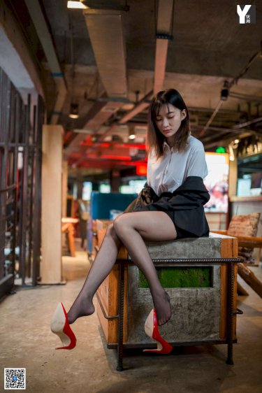 老妇炕上偷老汉